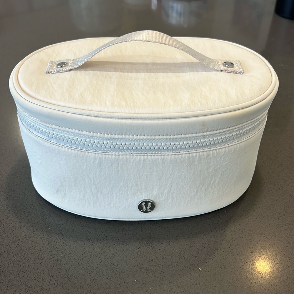 Lululemon Oval Top-Access Kit 3.5L
